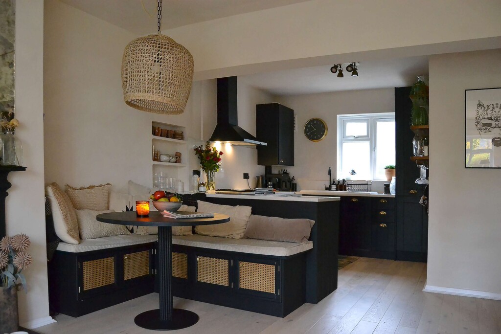 n2yuvyustbajuwuwhvjs