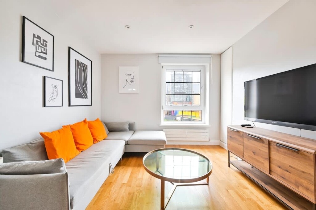 cf9c73e0 e8ac 4a pLyaF